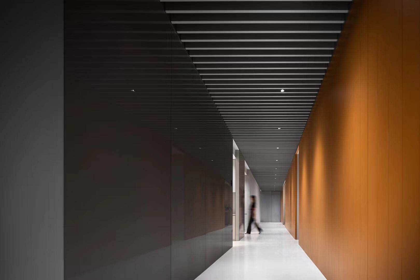 理性纯粹，办公空间的极简表达